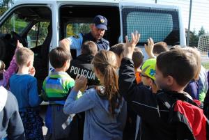 Šolarji so dan preživeli v policijski družbi, tudi pasji 4